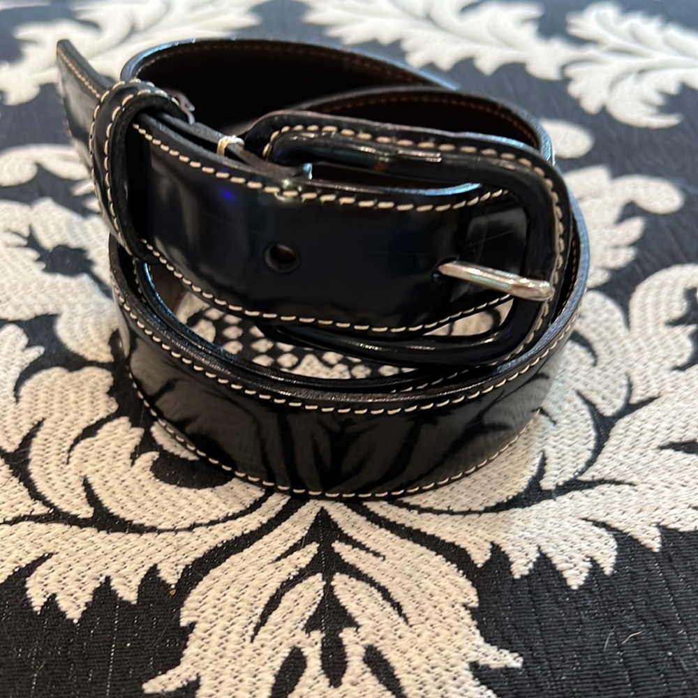 🎉HP🎉 COACH black leather belt. White stitching 30” to first hole & 32” to last